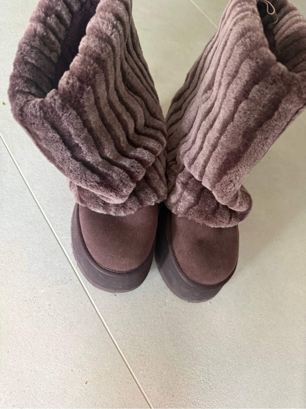 UGG Rare Brown Ribbed chordoroy Boots - Picture 2 of 5